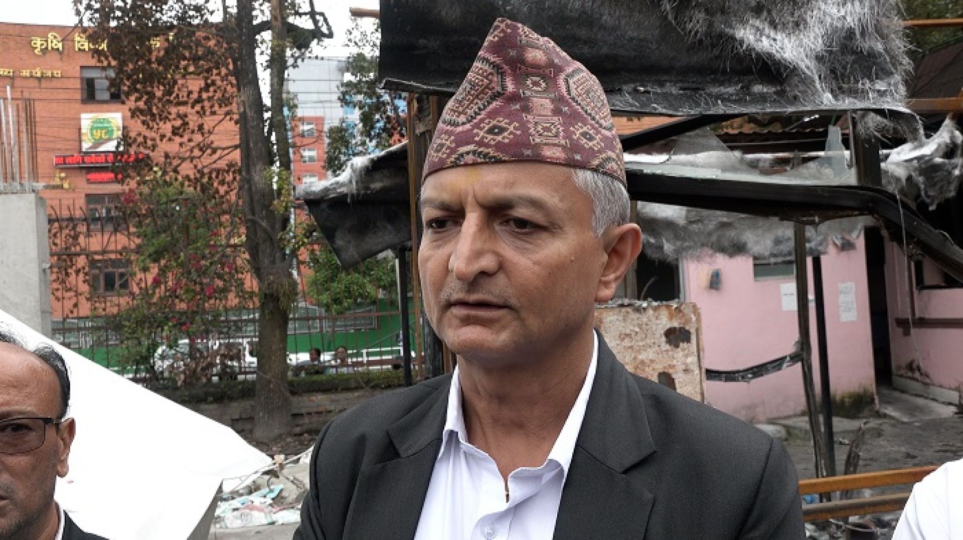 भत्केको र जलेको भवनमा काम गर्न सकिने अवस्था छैनः विजय प्रसाद मिश्र